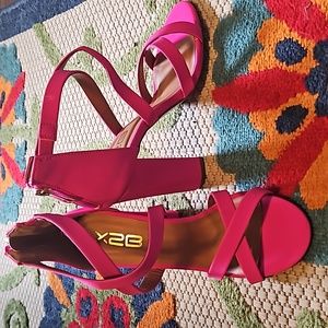 Hot pink/fuschia heels. New in box size 6